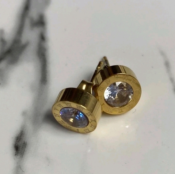 Gold stud earrings rhinestone Roman numerals stainless steel elegant - Picture 8 of 8